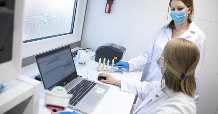 Die Baden-Württemberg-Stiftung unterstützt Projekte in Wissenschaft, Gesellschaft und Kultur – derzeit ist ihr mobiles Corona-Testlabor unterwegs. Sie firmiert mit der Rechtsform gGmbH.