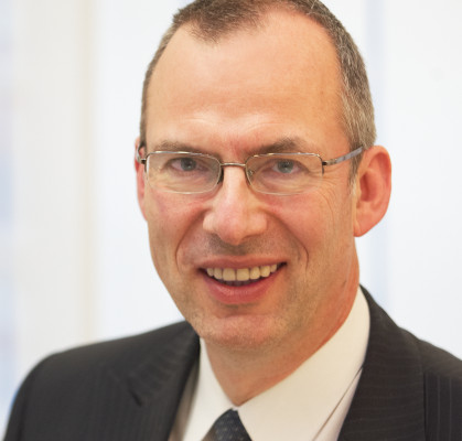 Michael P. Sommer ist Experte für Mikrofinanz und Direktor Auslandskunden bei der Bank im Bistum Essen.