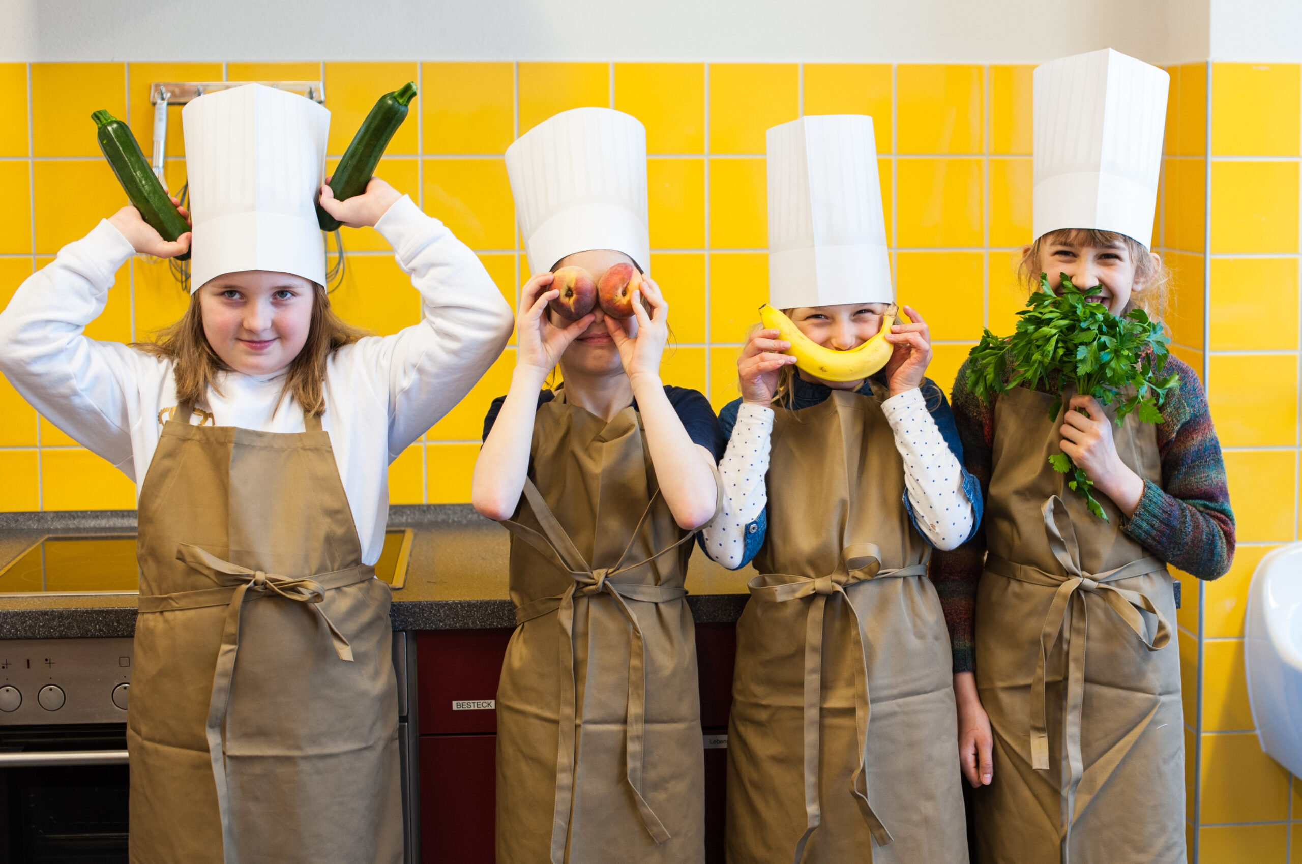 Kinder lernen Obst und Gemüse kennen