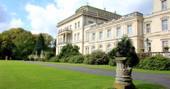 11.000 Quadratmeter Industriegeschichte über dem Baldeney-See in Essen: die Villa Hügel