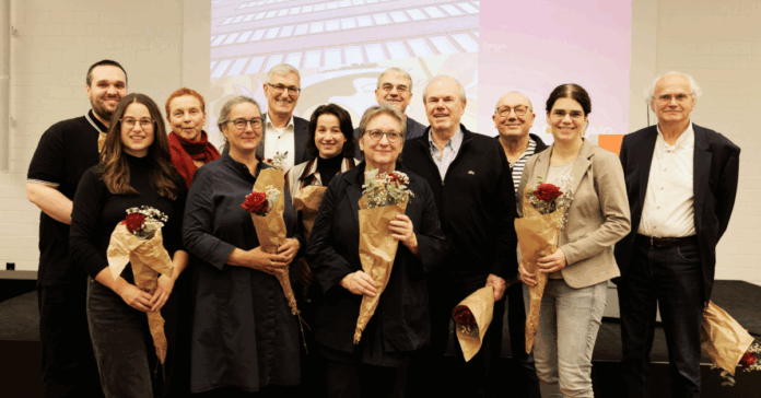 Der neu gewählte Vorstand der Rosa-Luxemburg-Stiftung: Philipp Frey, Lena Saniye Güngör, Sabine Leidig, Heike Werner, Bernd Riexinger, Franziska Heinisch, Cornelia Möhring, Ulrich Brand, Alex Demirovic, Stephan Krull, Sonja Staack, Michael Brie (von links), Nicht auf dem Bild: Victor Perli. Foto: Falk Weiß
