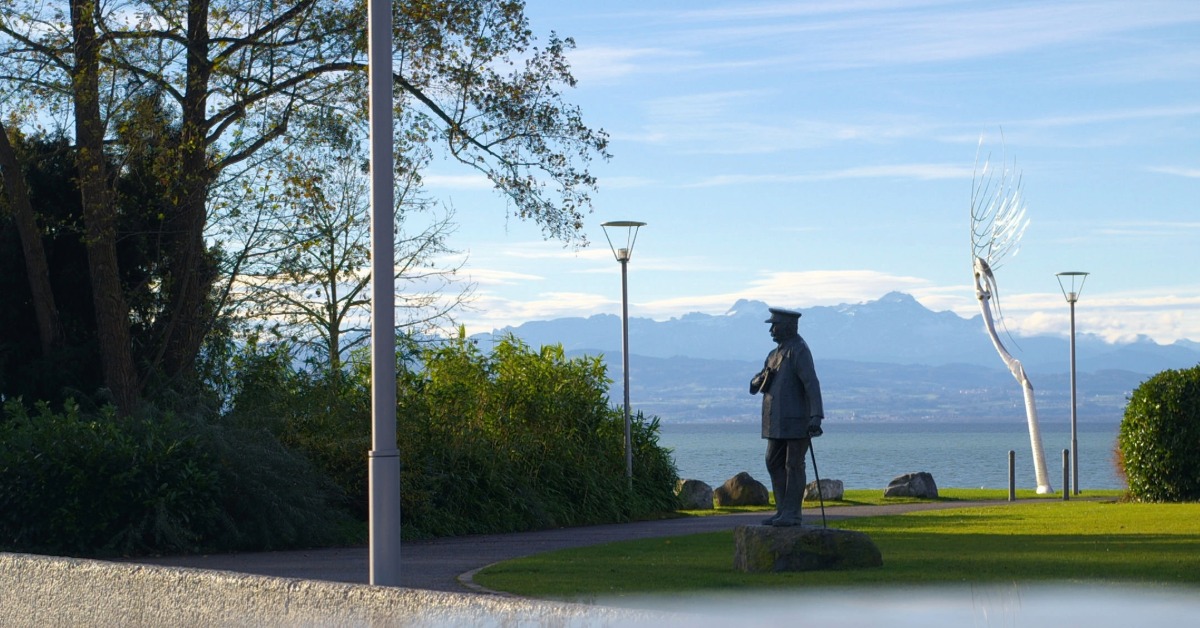 Die Zeppelin-Stiftung kommt nicht zur Ruhe. Zu sehen ist die Statue von Graf Zeppelin vor dem Graf-Zeppelin-Haus in Friedrichshafen. Foto: Davidmoerike/Wikimedia