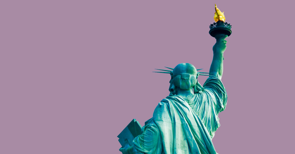 Lady Liberty unter Druck: Die Freiheitsstatue begrüßt seit 1886 Ankömmlinge im Hafen von New York. Foto: konstantant – stock.adobe.com (3x)