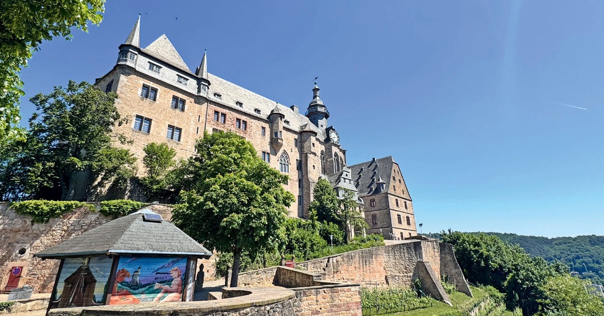 Das im 11. Jahrhundert erbaute Marburger Landgrafenschloss beherbergt heute unter anderem den Sitz der Von-Behring-Röntgen-Stiftung. Foto: Ina Velte